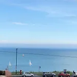 Retro Retreat, Sea View, Free Parking & Ev Plug-In