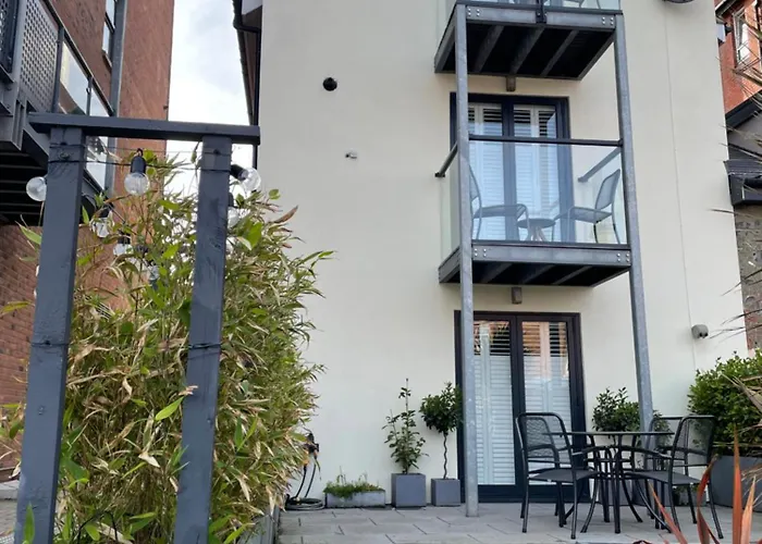 Retro Retreat, Sea View, Free Parking & Ev Plug-In