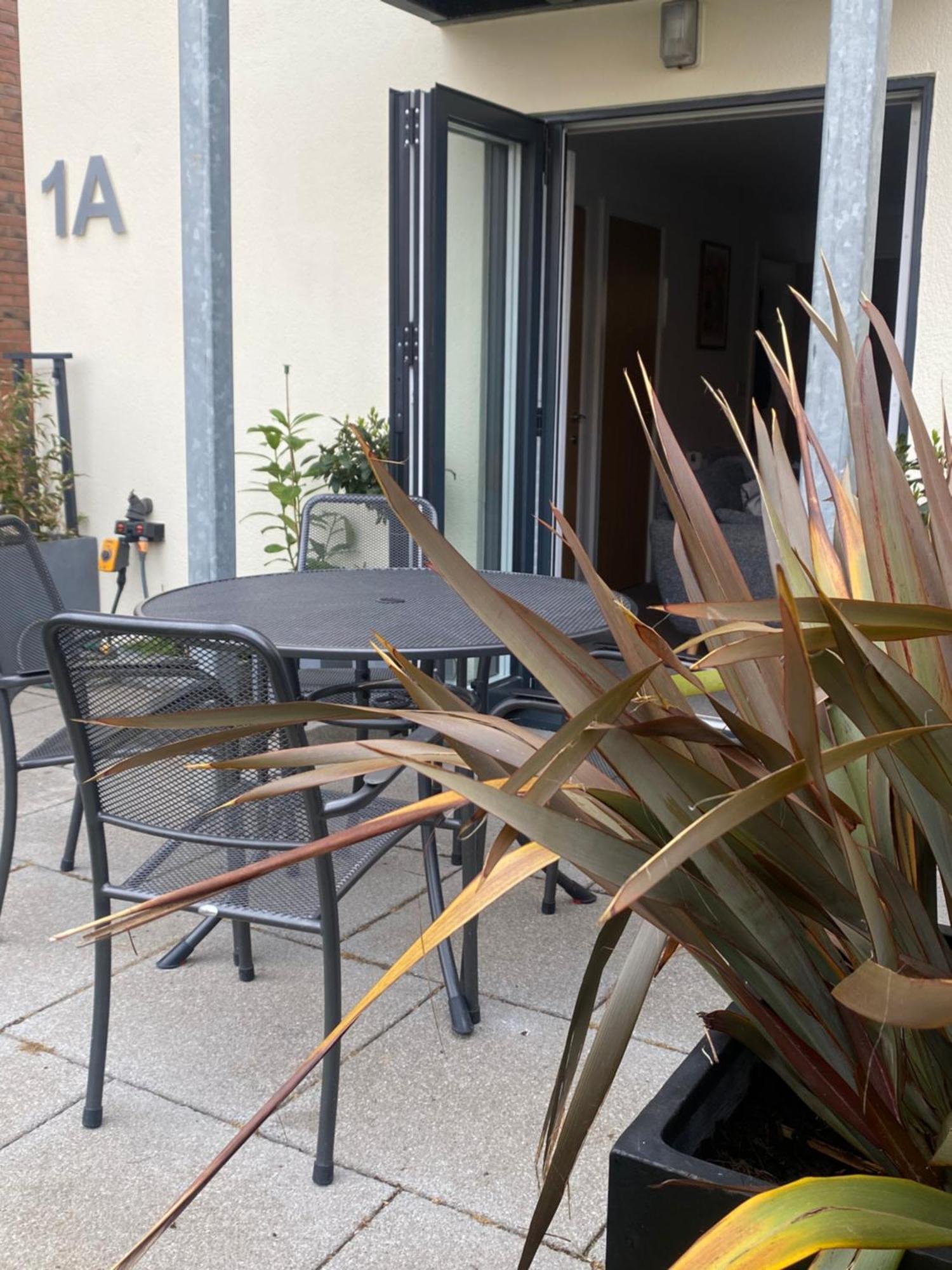 Retro Retreat, Sea View, Free Parking & Ev Plug-in *